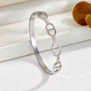 Silver Stainless Steel Pig Nose Interlocking Bangle Bracelet Bracelet
